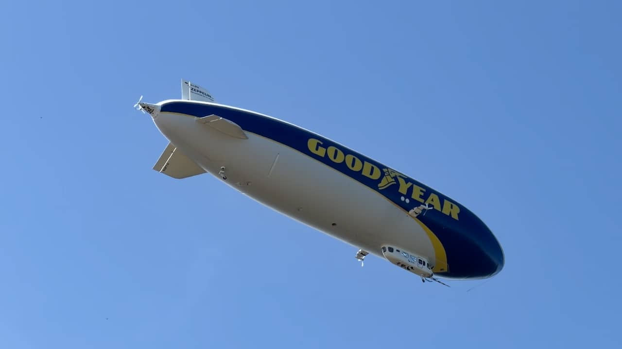 Video | Duitse zeppelin vliegt laag over Veluwe bij Kootwijk