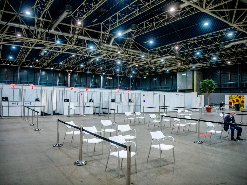 GGD Utrecht gaat als test tot laat in de avond vaccineren in de Jaarbeurs