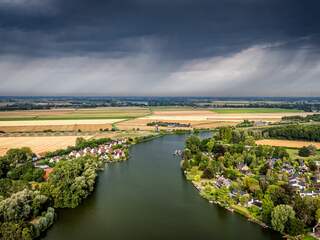 Stevige onweersbuien met kans op hagel en zware windstoten op komst