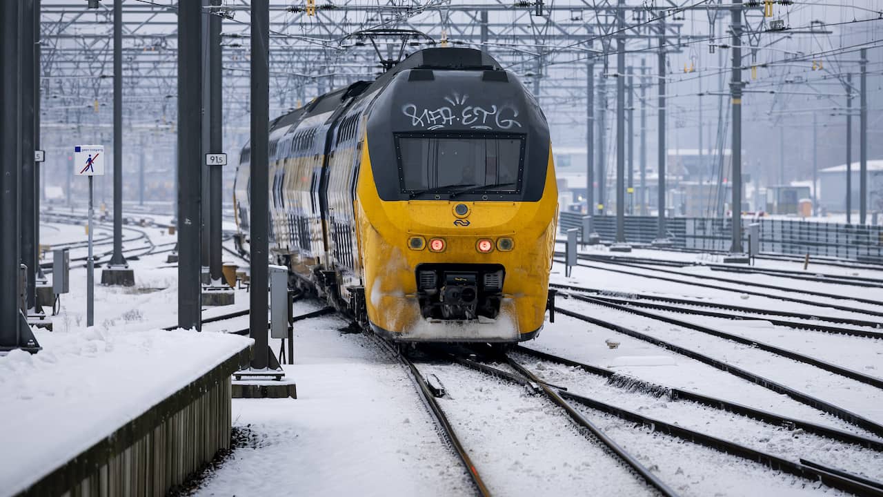 Live winterweer | Rustiger weer tijdens spits, winterdienstregeling bij NS