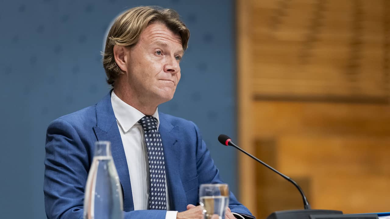 Foto bij Live corona | Putters: 'Kabinet had beter kunnen communiceren over avondklok'