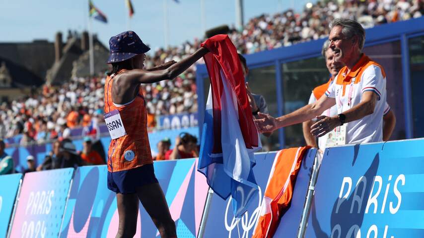 Duwen met Assefa, knuffel van Schoof: Hassans zege in 10 foto's ...