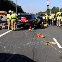 Video | Hulpdiensten op A59 na ongeluk in file achter protesterende boeren