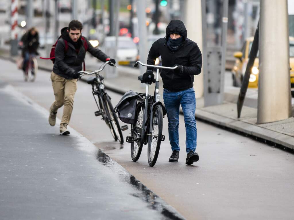 Code geel voor Noord-Nederland door zware windstoten in middag en avond