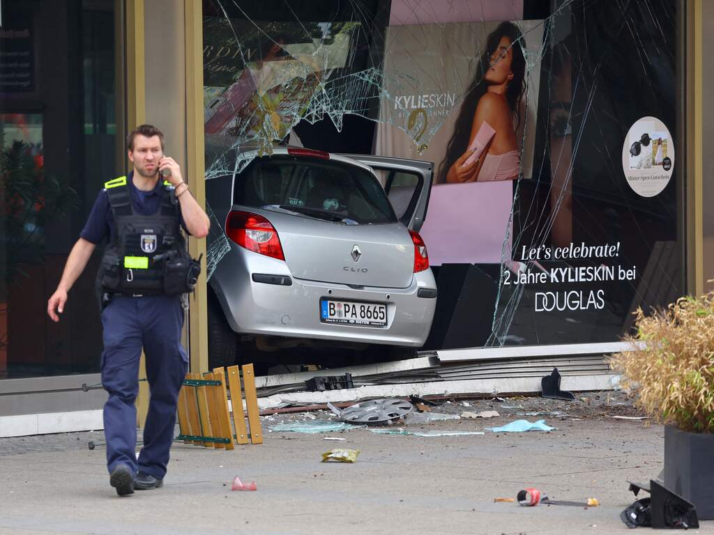 Automobilist rijdt in op menigte Berlijn: dode en meerdere zwaargewonden