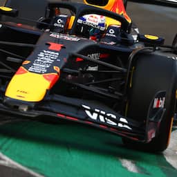 Verstappen pakt pole in chaotische kwalificatie Bakoe, slechte dag McLaren