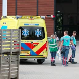 Veertien gewonden door lekken gevaarlijke stof uit heftruckaccu in Genemuiden