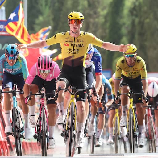 Visma-talent Brennan sprint overtuigend naar tweede ritzege in Vuelta