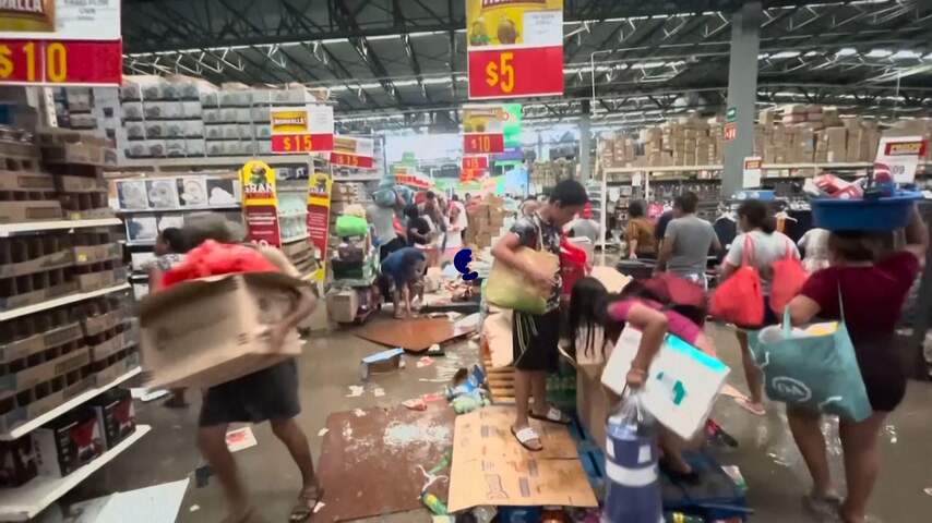 Mexicanen plunderen winkels na verwoestende orkaan Otis
