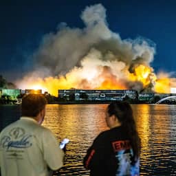 Veel rookoverlast door brand bij recyclebedrijf Rotterdam, Maastunnel gesloten