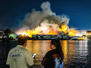 Veel rookoverlast door brand bij recyclingbedrijf Rotterdam, Maastunnel dicht
