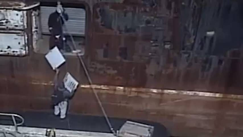 Klungelige dieven breken in op historisch Amerikaans schip