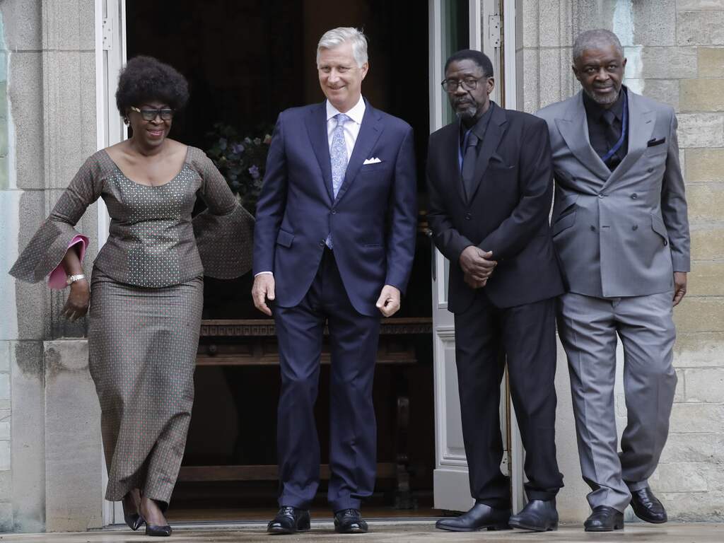 Belgische koning Philippe met kinderen oud-premier Congo Patrice Lumumba