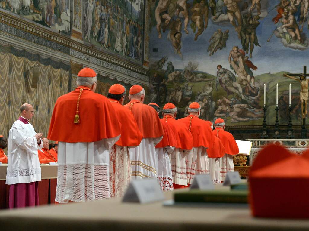 Zwarte rook uit Sixtijnse Kapel: nog geen nieuwe paus gekozen