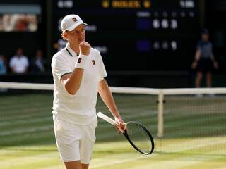 Titelverdediger Sinner bereikt finale Wimbledon na zege in kraker tegen Djokovic