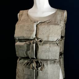 Reddingsvest van Titanic-overlevende geveild voor 770.000 euro