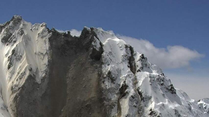 Zwitserse berg brokkelt af, 300 dorpelingen geëvacueerd