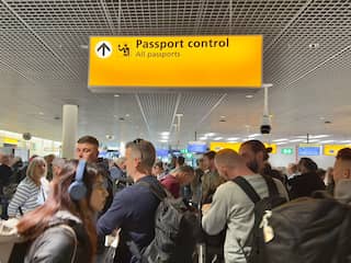 Paspoortcontrole Schiphol loopt weer soepel na storing