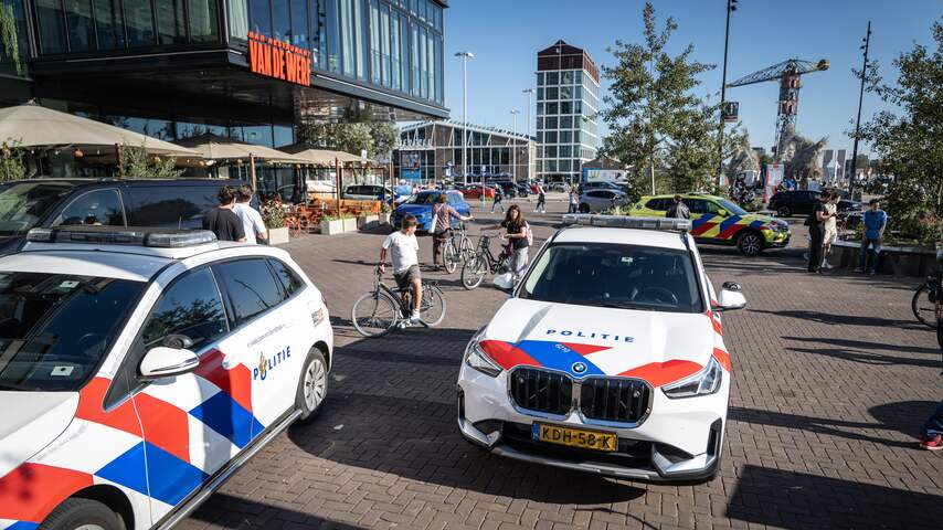 Foto bij Familie van doodgeschoten man op kade Amsterdam: 'Hij was wars van geweld'