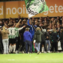 Veldbestorming bij Genemuiden na verrassende zege, PEC Zwolle stelt teleur