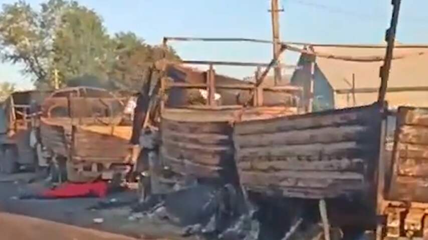 Beelden tonen uitgebrand Russisch konvooi in regio Kursk