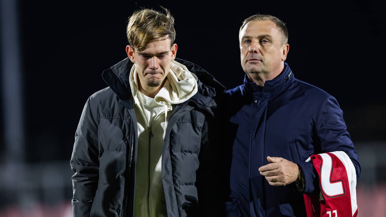 Verlies Jong Ajax bijzaak na ontroerend eerbetoon aan overleden vriendin  Verkuijl | Voetbal | NU.nl