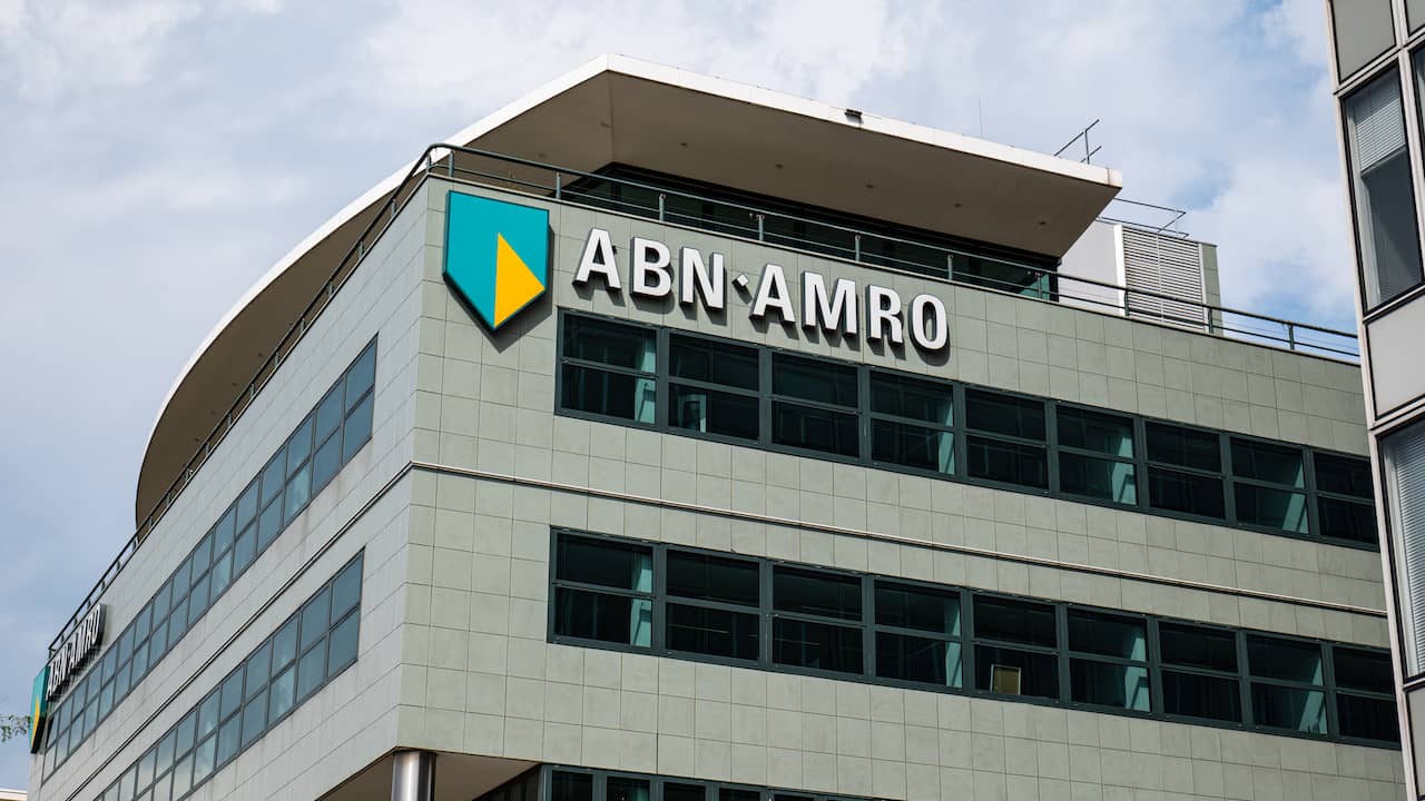 Ook ABN AMRO-werknemers leggen dinsdag werk neer