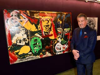 Door Sylvester Stallone gemaakt schilderij levert ruim 400.000 dollar op