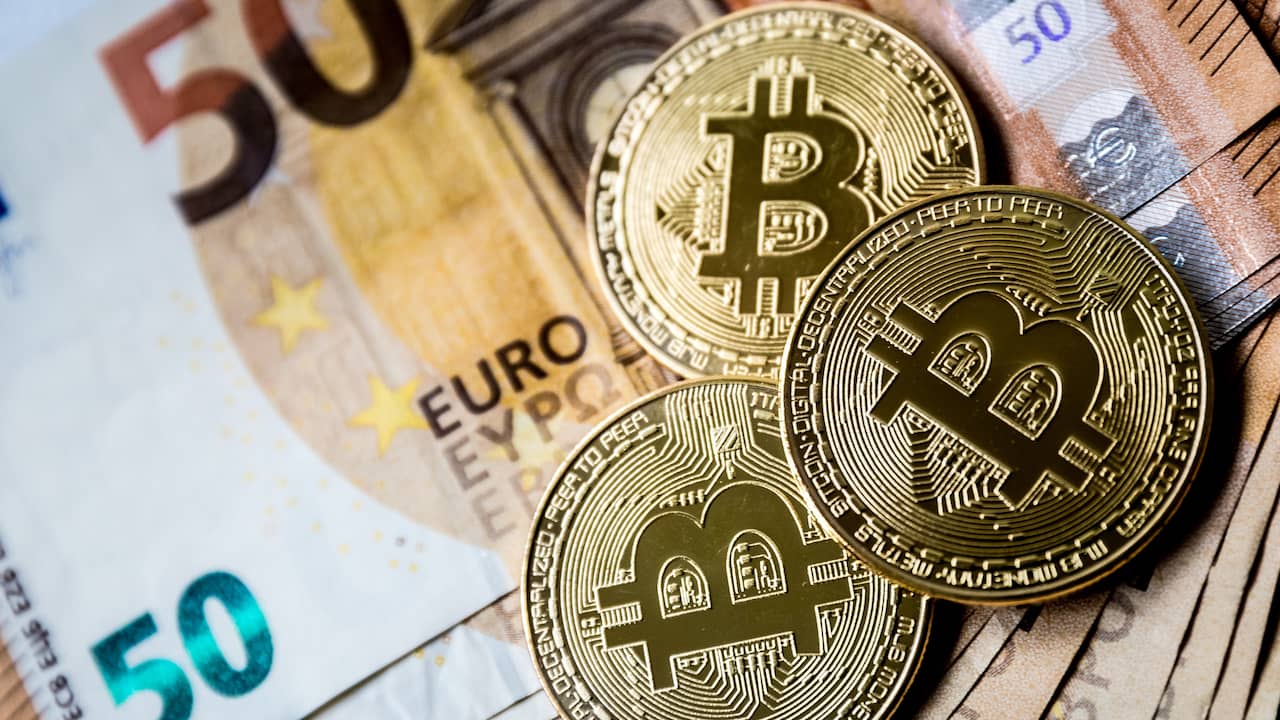 Bitcoin blijft in waarde dalen en zakt naar laagste niveau sinds april |  Economie | NU.nl