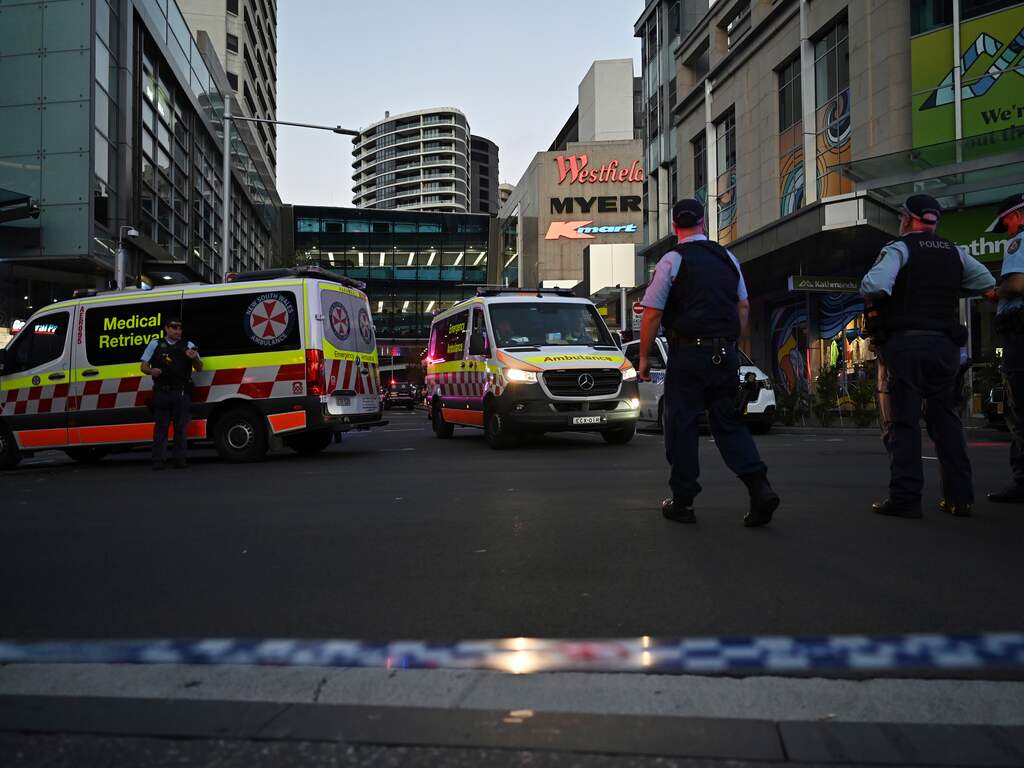 Vijf doden na steekpartij in winkelcentrum Sydney, politie schiet dader neer