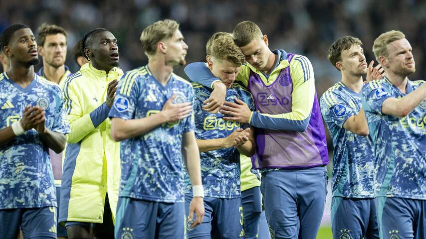 ajax-lijkt-titel-in-een-fatale-minuut-alsnog-te-verspelen-we-hebben-het-verzuimd.jpg