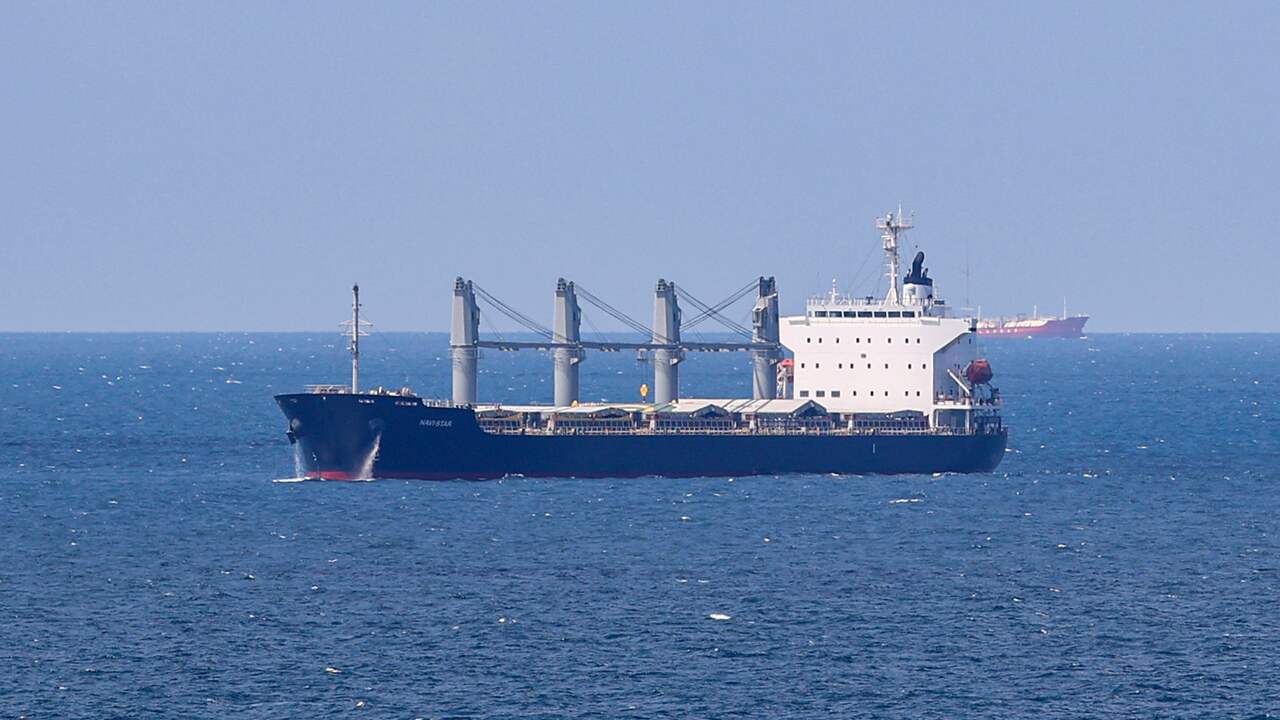 Panamees vrachtschip op mijn gevaren op Zwarte Zee, twee gewonden