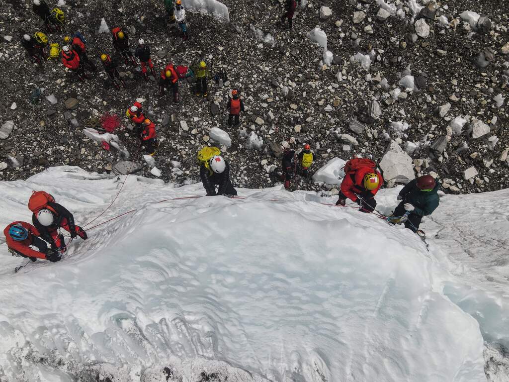 Te veel klimmers op Mount Everest dus komt Nepal met forse prijsverhoging