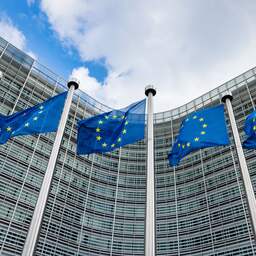 Nederland en vijf andere landen willen flink snoeien in EU-begroting
