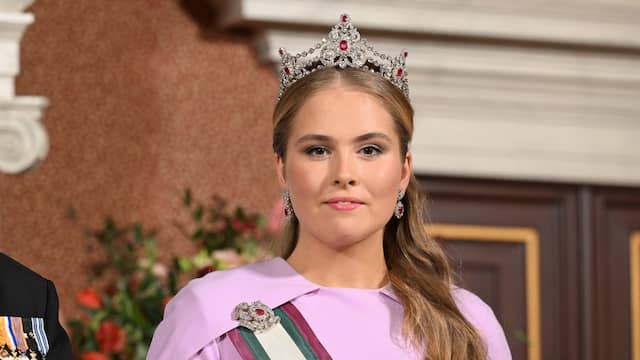maxima-en-amalia-schitteren-bij-staatsbanket-voor-sultan-oman.jpg