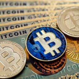 Bitcoin plunges further as largest holder sells