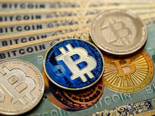 Bitcoin keldert verder doordat de grootste bezitter verkoopt