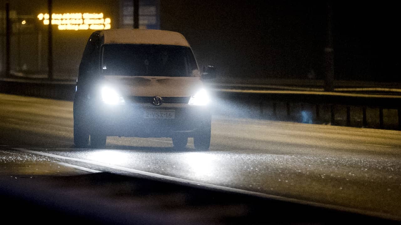 Code rood Noord-Nederland voor gladheid, KNMI adviseert van de weg te blijven