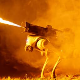 Video | Amerikaans bedrijf maakt eerste robothond met vlammenwerper