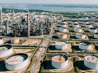 Stijgende olieprijs duwt Europese gasprijs door het dak: hoogste in jaren