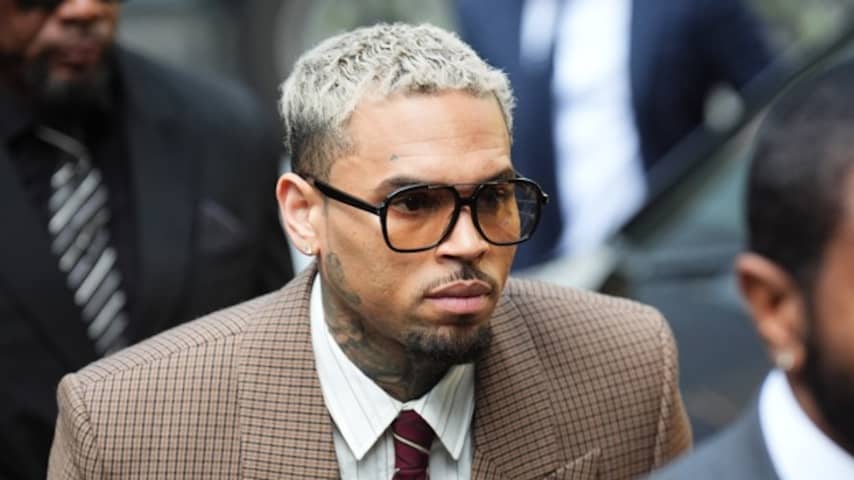 Ex beschuldigt Chris Brown van wangedrag: 'Mijn vriend met de dood bedreigd'