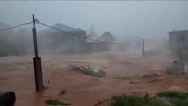 Orkaan Melissa raast over Jamaica en veroorzaakt overstromingen
