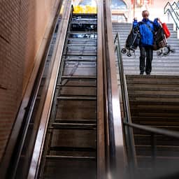 'Grap' met hoogwerker zorgt voor 250.000 euro schade op station Groningen