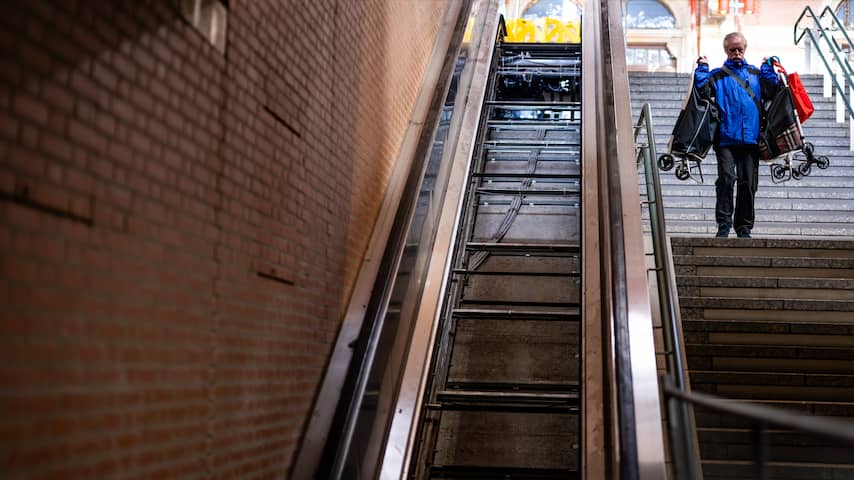 'Grap' met hoogwerker zorgt voor 250.000 euro schade op station Groningen