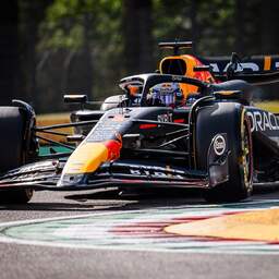 Teamgenoot Pérez verstoort training Verstappen in Imola met crash in slotfase