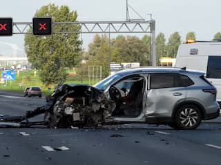 Brokstukken op A2 bij Breukelen na dodelijk ongeval met spookrijder