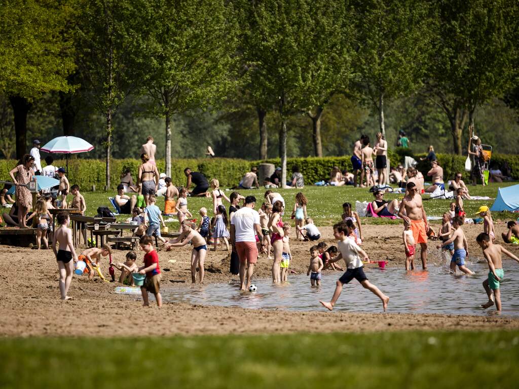 Het wordt veel warmer dan gebruikelijk, maar temperatuurrecords zijn uit zicht