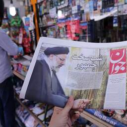 Iran zal vijf dagen rouwen om bij helikoptercrash gedode president Raisi