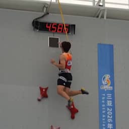 Video | 16-jarige speedklimmer breekt wereldrecord in China