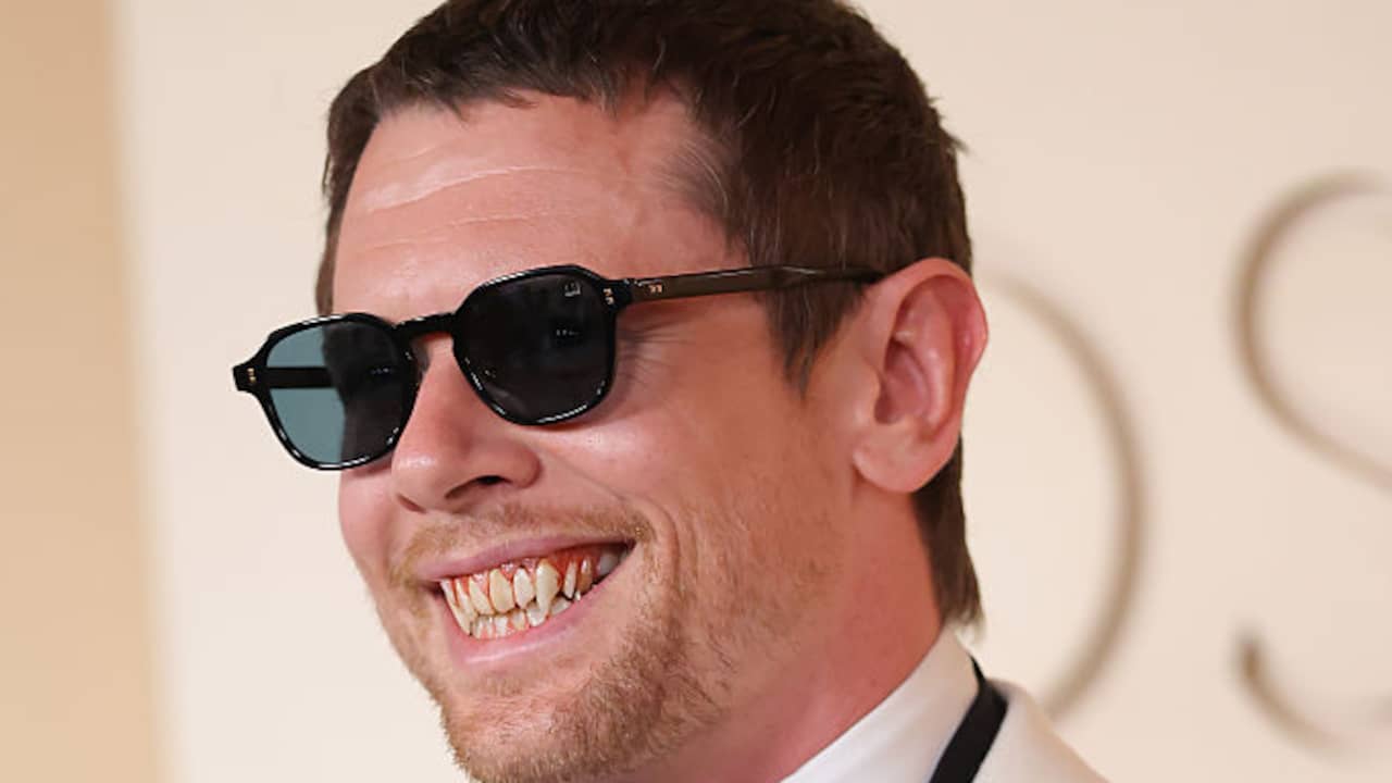 Vampiertanden en een hoge split: dit droeg Hollywood bij de Oscars | NU.nl
